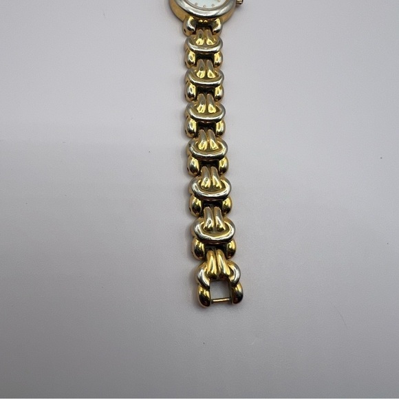 VTG Bulova Women’s Quartz Watch Gold Tone Bracelet Diamond Accent - Picture 15 of 16